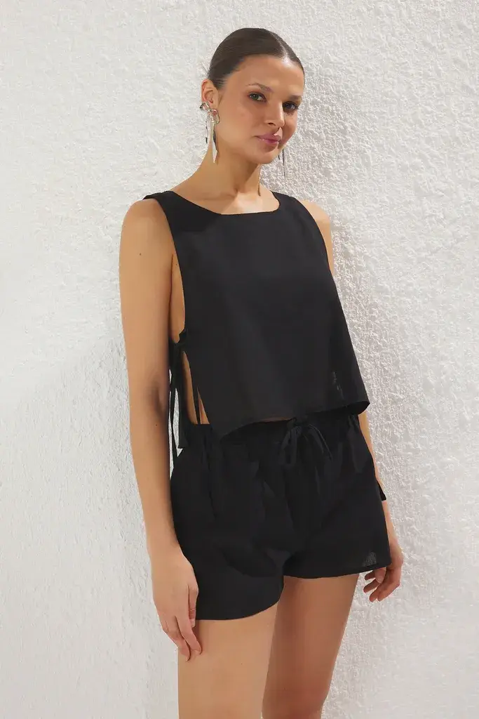 Trendyol Milla Ženski komplet bluza i šorts Tbess25Au00049, Crne