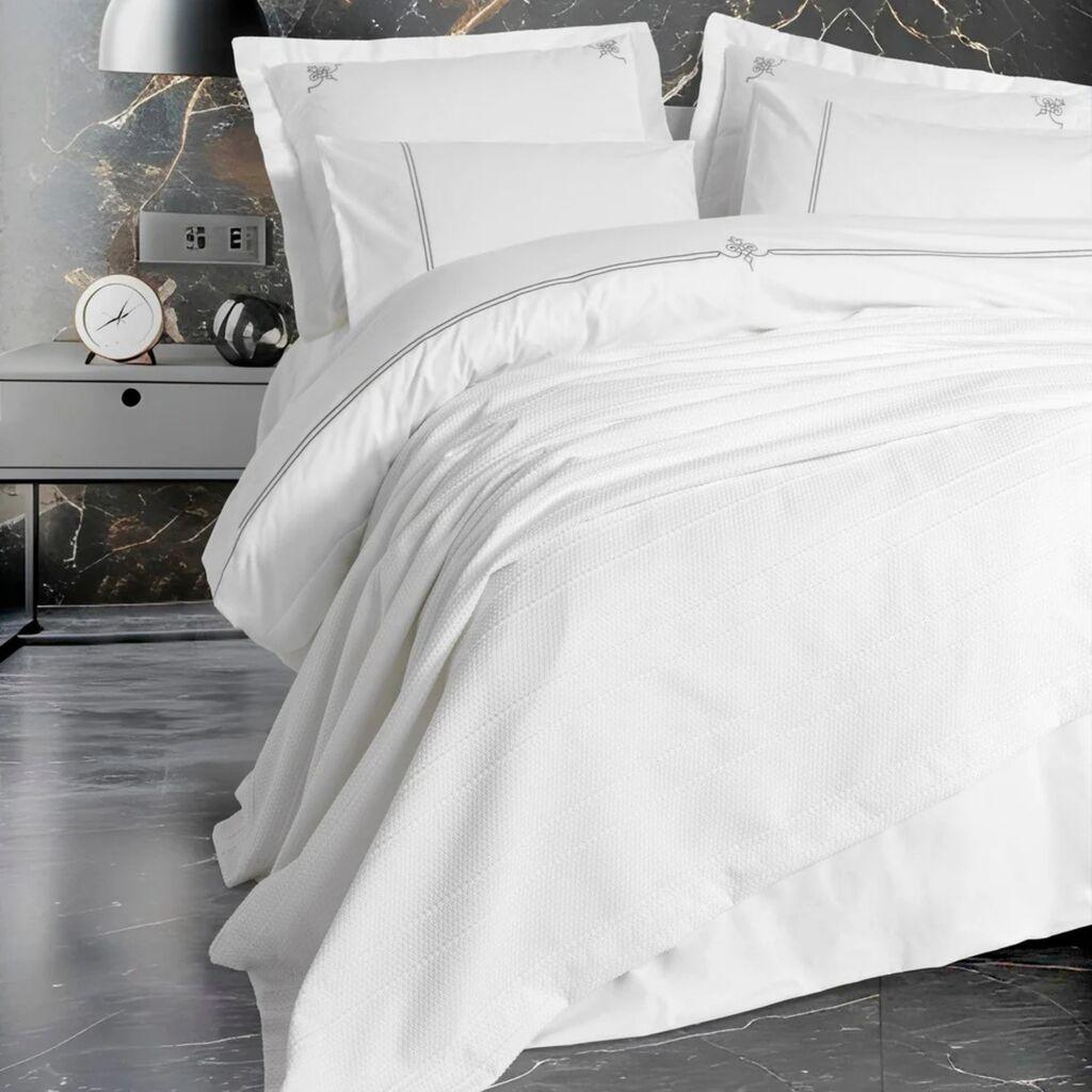 Komplet posteljina sa prekrivačem Guher, 200x220 cm, 7 komada, Bela