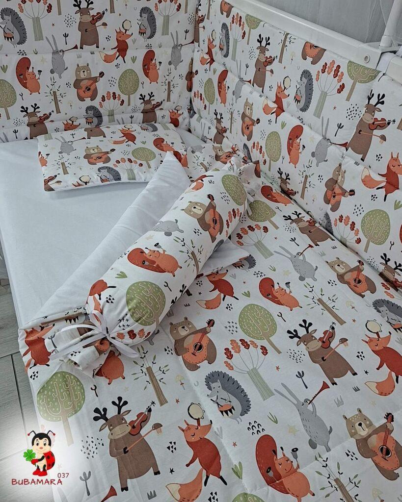Bubamara037 Set posteljine za krevetac sa ravnom ogradicom Šumski svirači, Beli