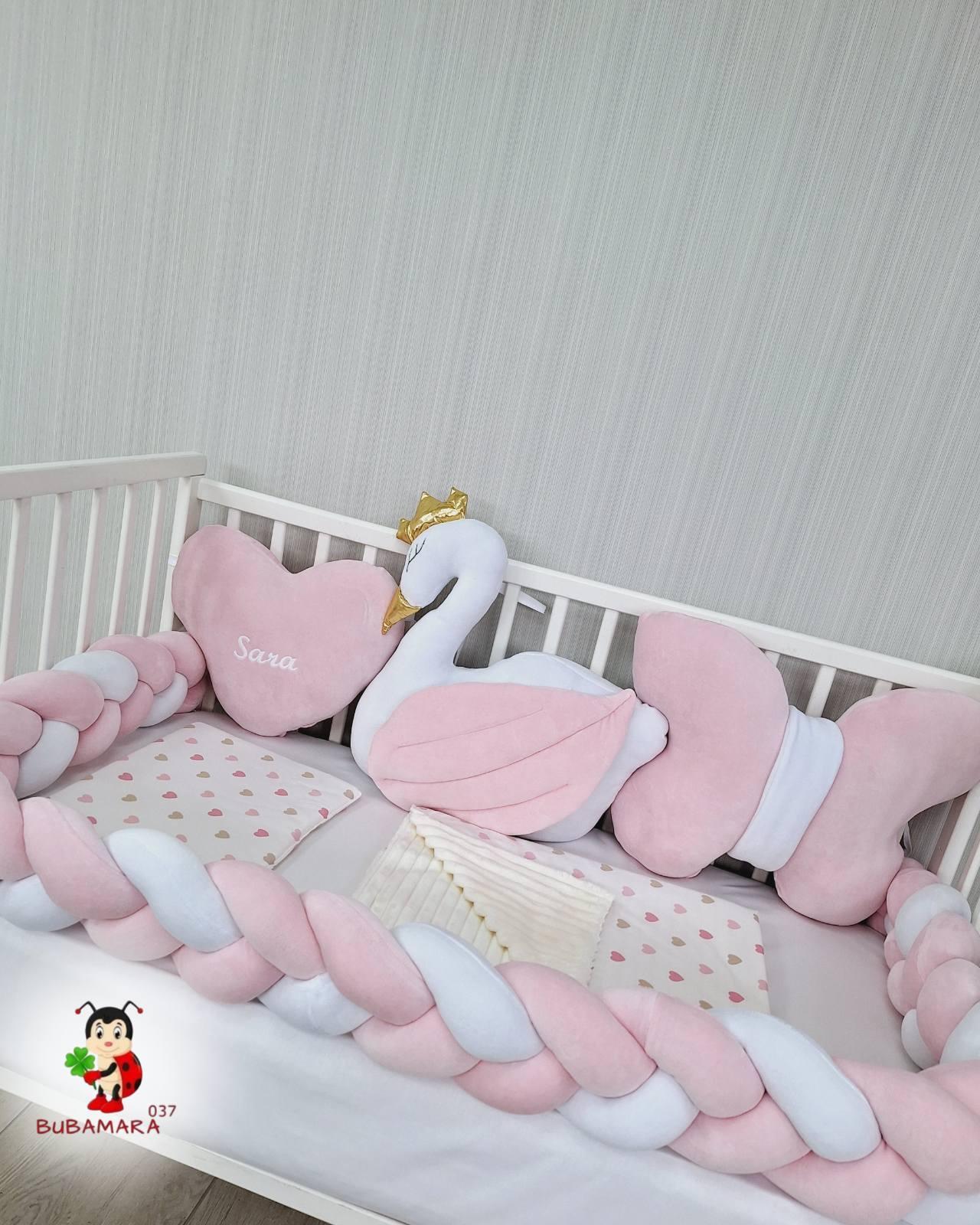 Bubamara037 Set za krevetac sa ogradicom od pletenica, sa lastišom, Belo-Roze