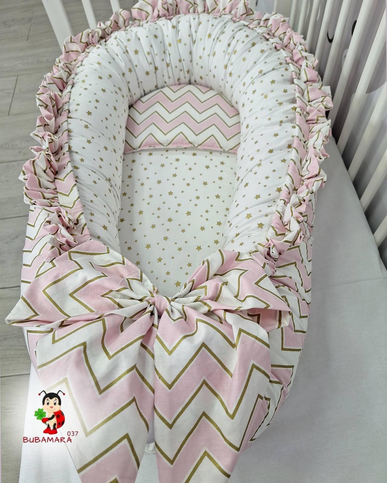 Bubamara037 Gnezdo za bebe sa karnerom Šare, Roze-Belo