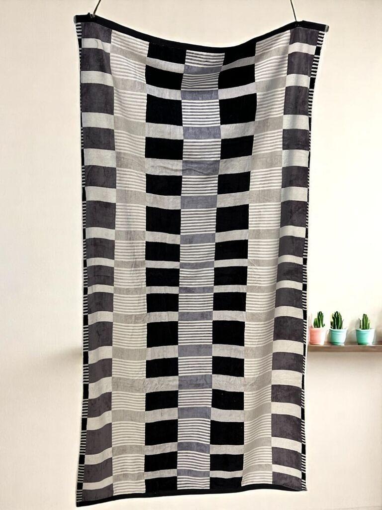 Viktorija Plažni peškir Black & Grey Grid, 97x180cm, Šareni