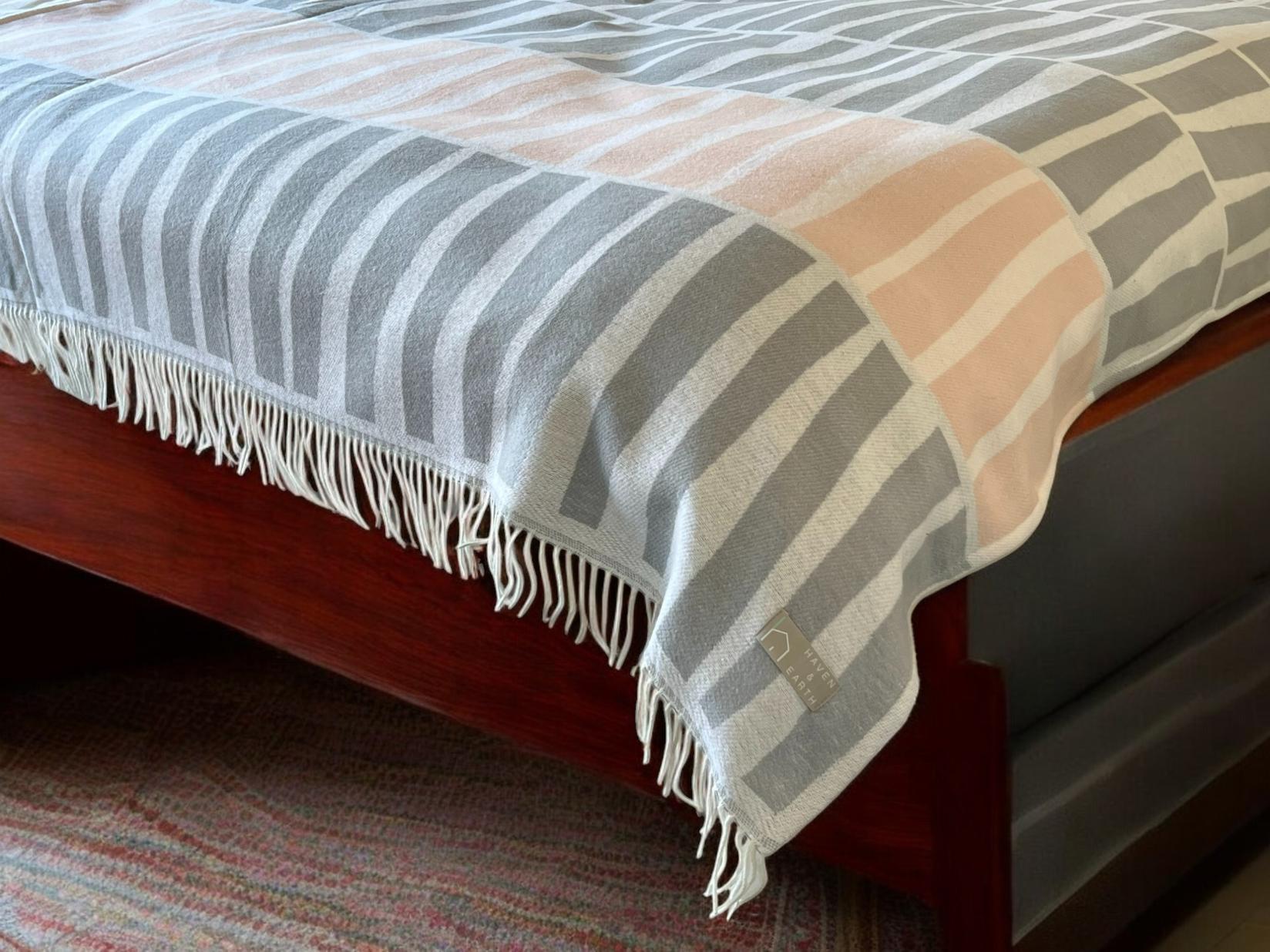 VIKTORIJA Ćebe-prekrivač Spring 150x200cm, Sivi