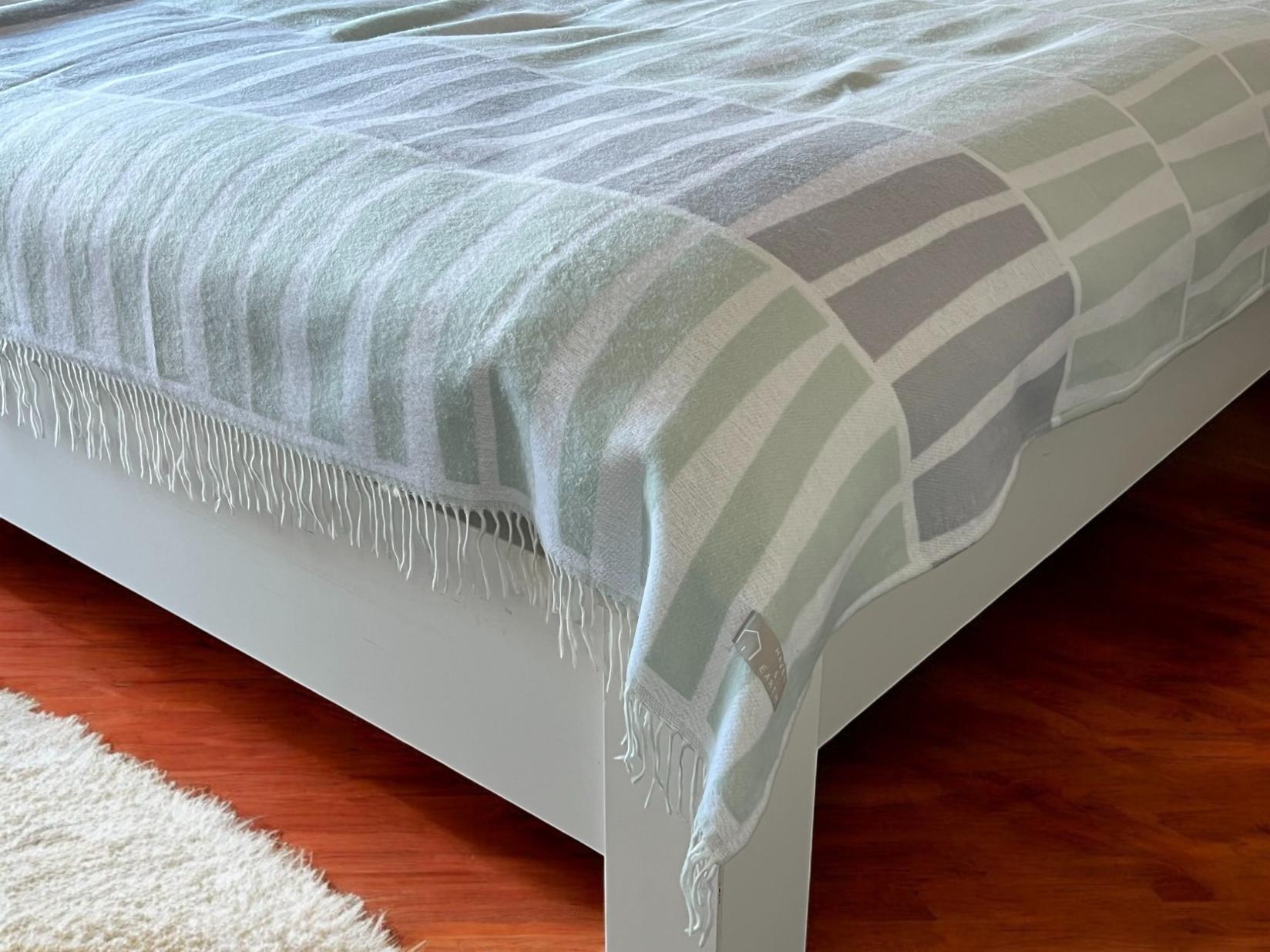 VIKTORIJA Ćebe-prekrivač Spring 150x200cm, Sivi