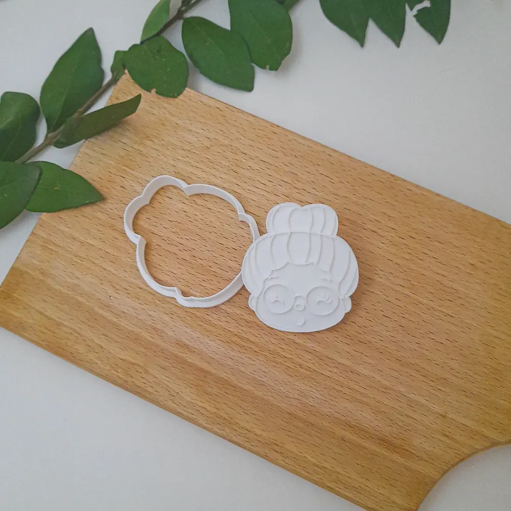 KREATIVNI SLATKIŠI Modla za kolače i ukrase Baka Mraz, 6 cm, Bela