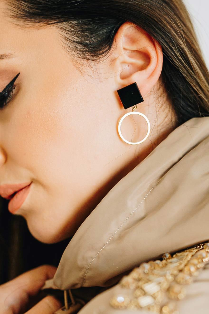 Ženske minđuše, Crno - zlatne