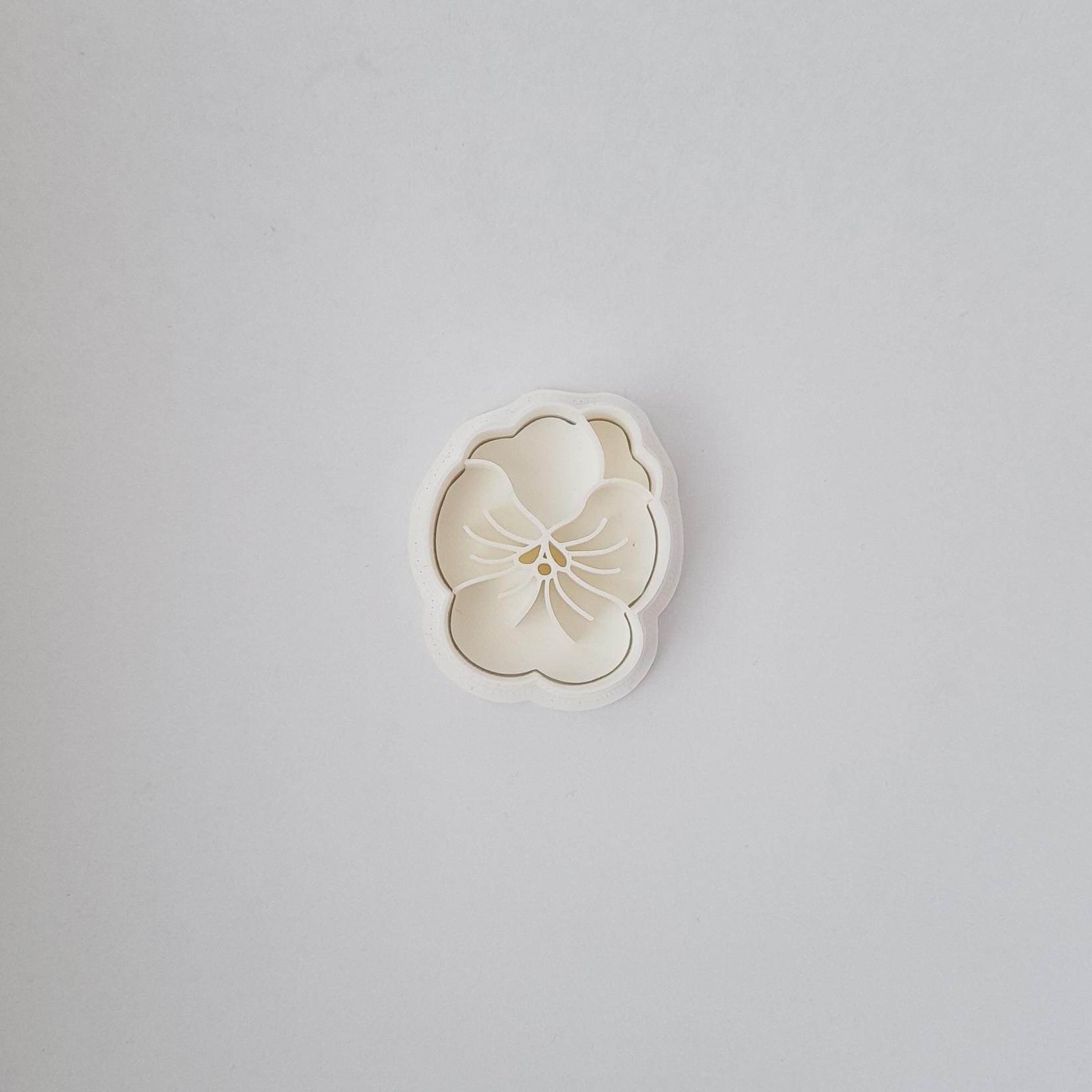 KREATIVNI SLATKIŠI Modla za kolače i ukrase Ljubičica, 6 cm, Bela