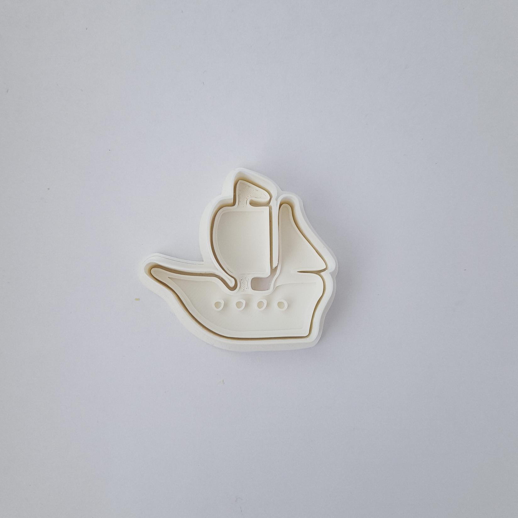 KREATIVNI SLATKIŠI Modla za kolače i ukrase Gusarski brod, 6 cm, Bela