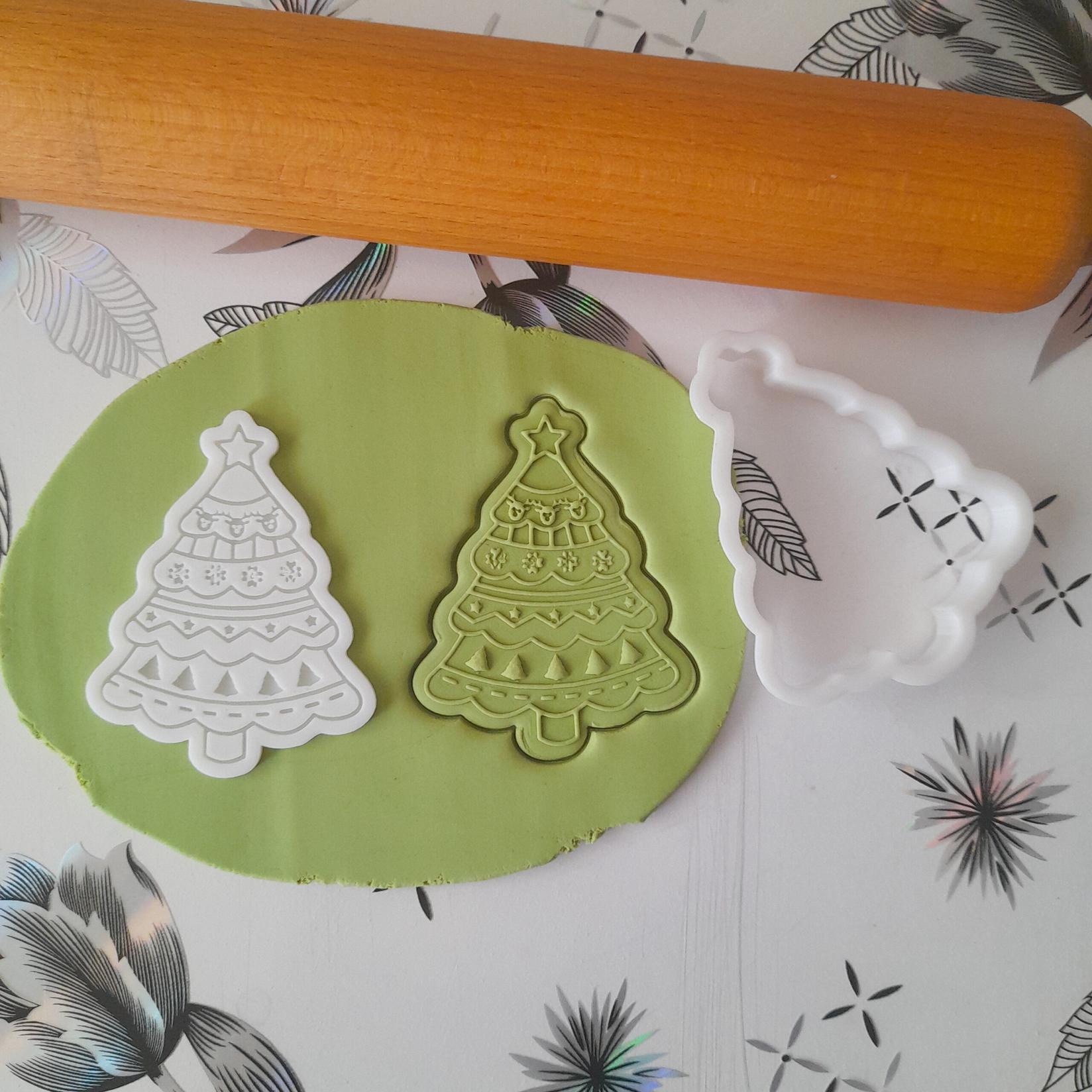 KREATIVNI SLATKIŠI Modla za kolače i ukrase Novogodišnja jelka, 8 cm, Bela