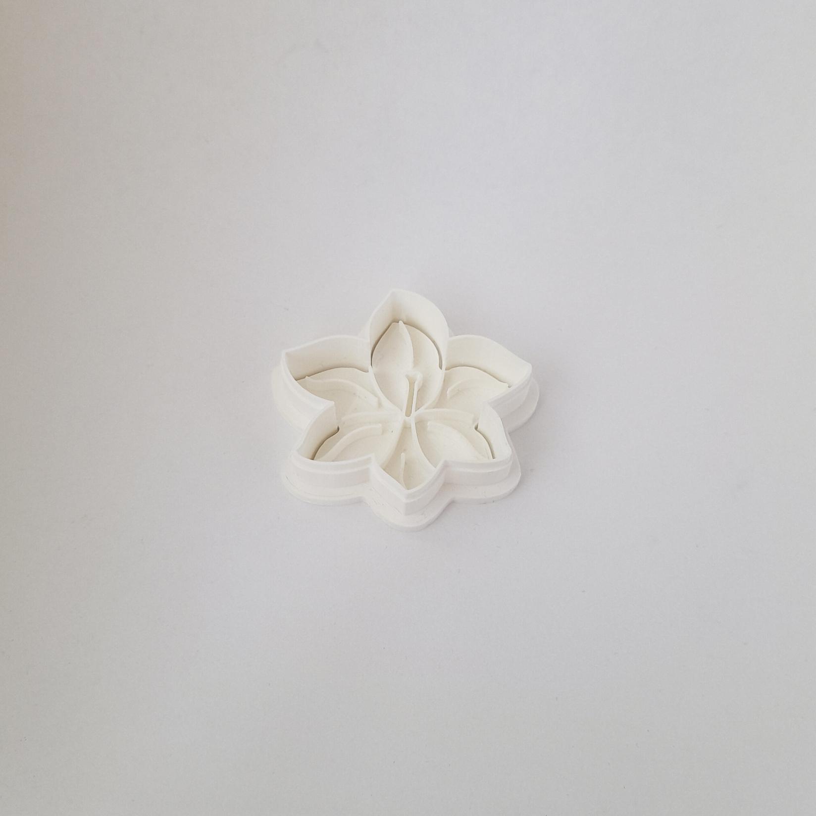 KREATIVNI SLATKIŠI Modla za kolače i ukrase Narcis, 4 cm, Bela