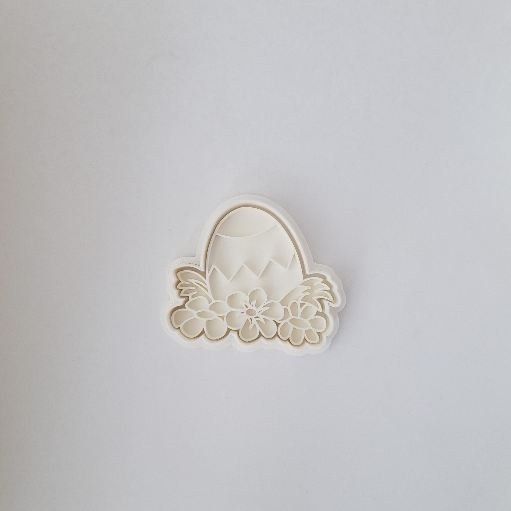 KREATIVNI SLATKIŠI Modla za kolače i ukrase Jaje u cveću, 6 cm, Bela