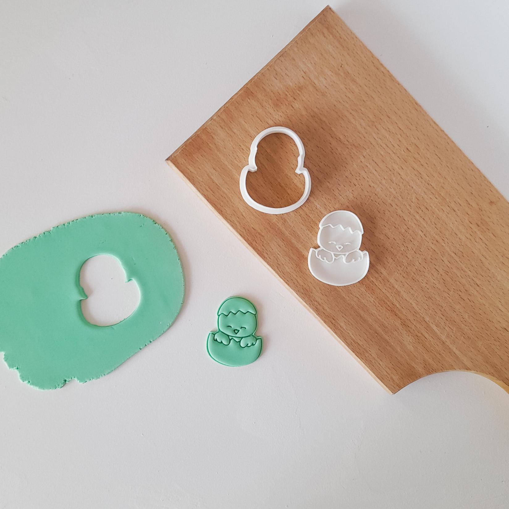 KREATIVNI SLATKIŠI Modla za kolače i ukrase Pilence u ljusci od jaja modla, 5 cm, Bela