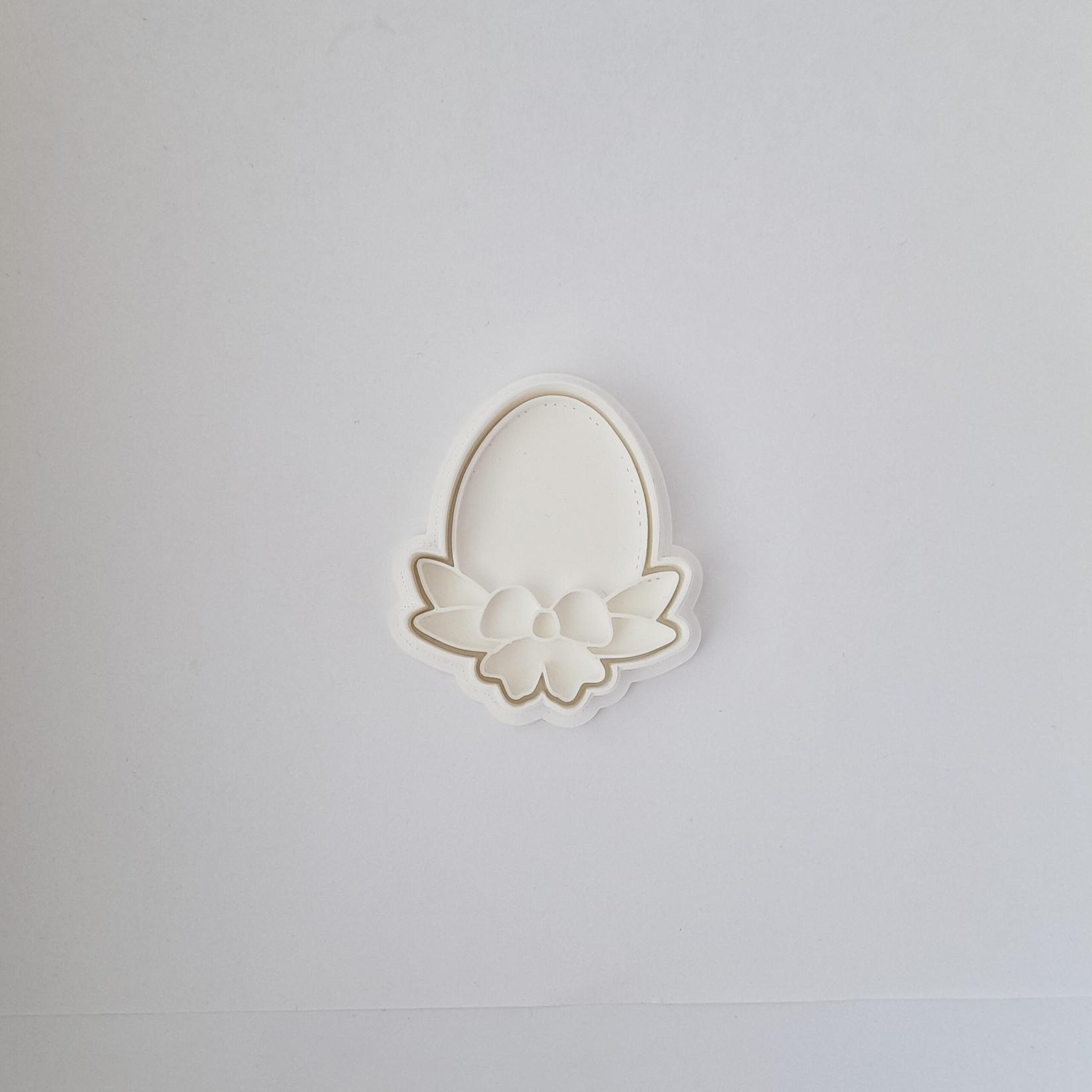 KREATIVNI SLATKIŠI Modla za kolače i ukrase Jaje sa mašnom, 8 cm, Bela