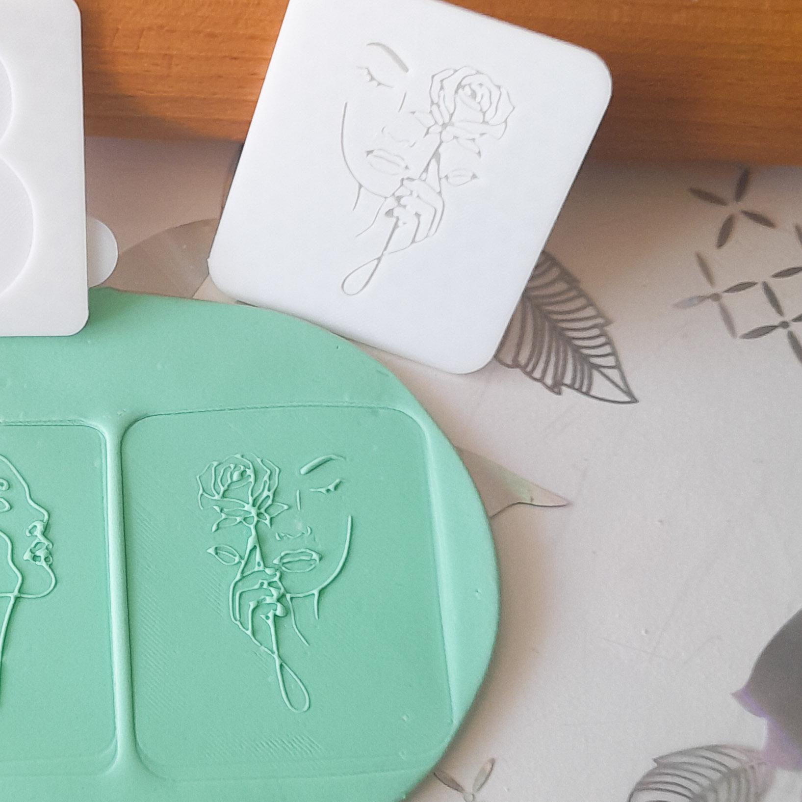 KREATIVNI SLATKIŠI Modla za kolače i ukrase Dama sa ružom, 6 cm, Bela