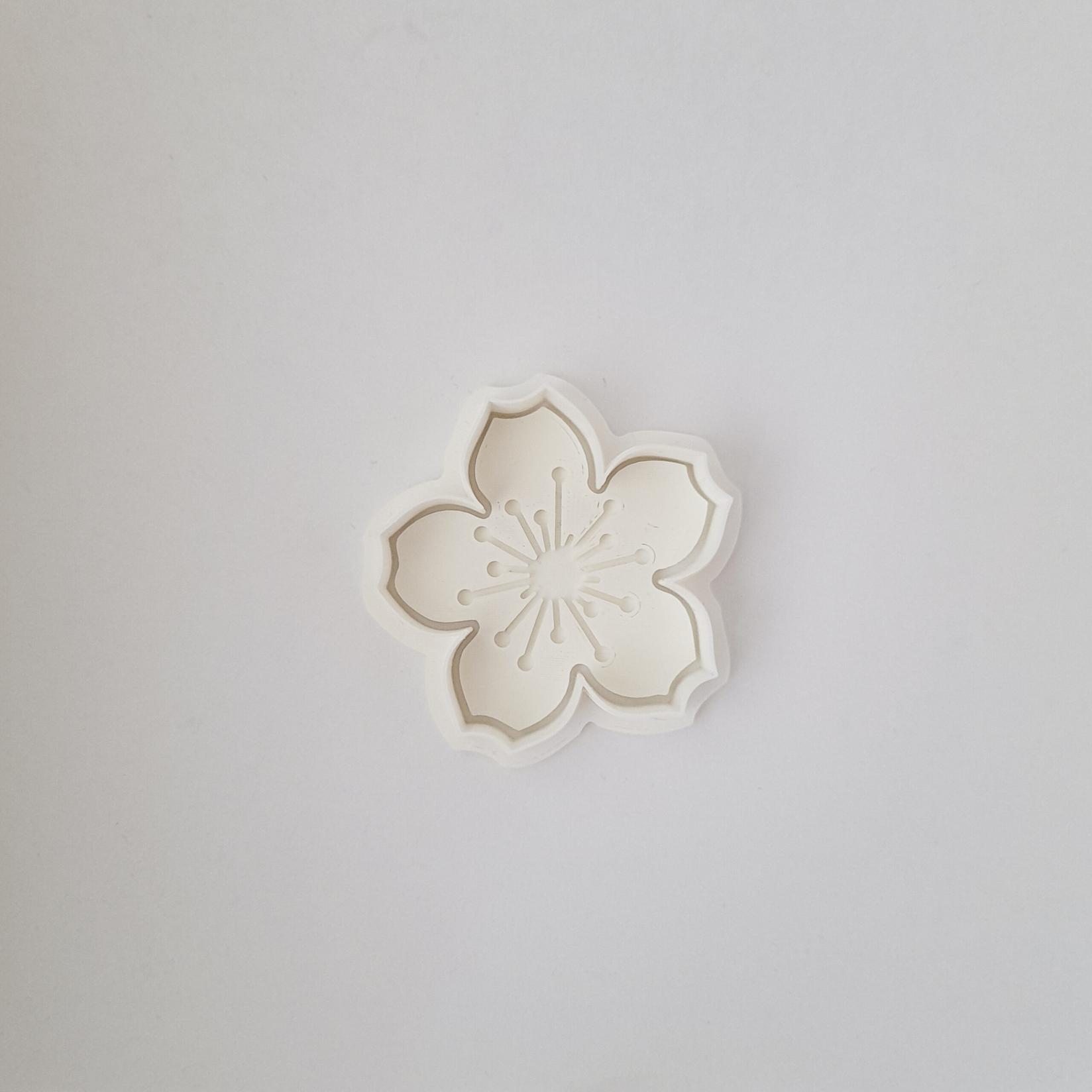 KREATIVNI SLATKIŠI Modla za kolače i ukrase Cvet, 6 cm, Bela