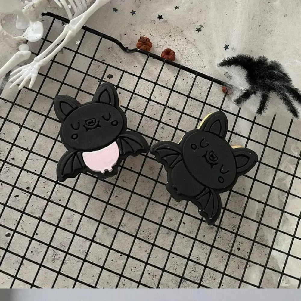KREATIVNI SLATKIŠI Modla za kolače i ukrase Slepi miš, Reljefna, 8 cm, Bela