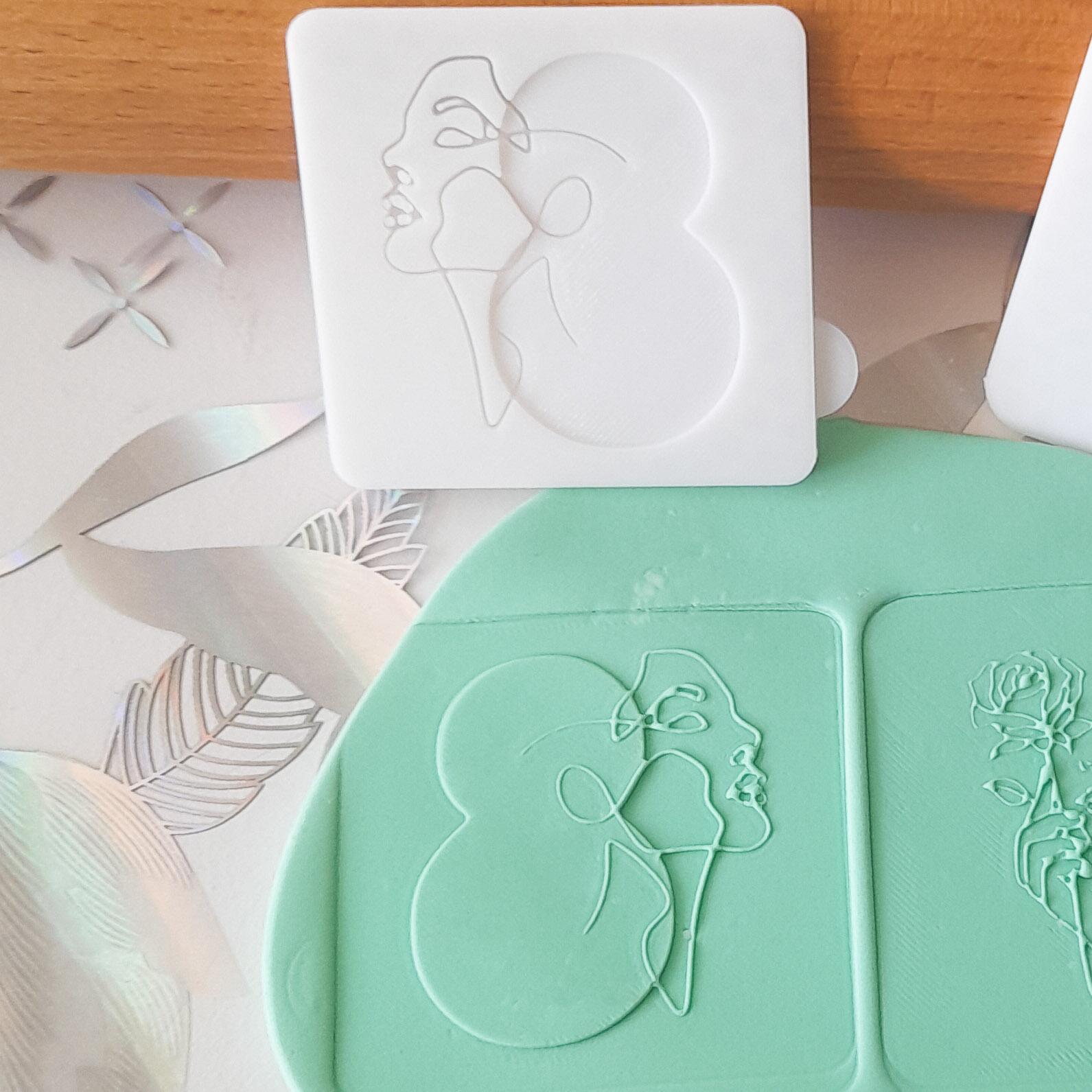 KREATIVNI SLATKIŠI Modla za kolače i ukrase Osmica sa likom žene, 8 cm, Bela