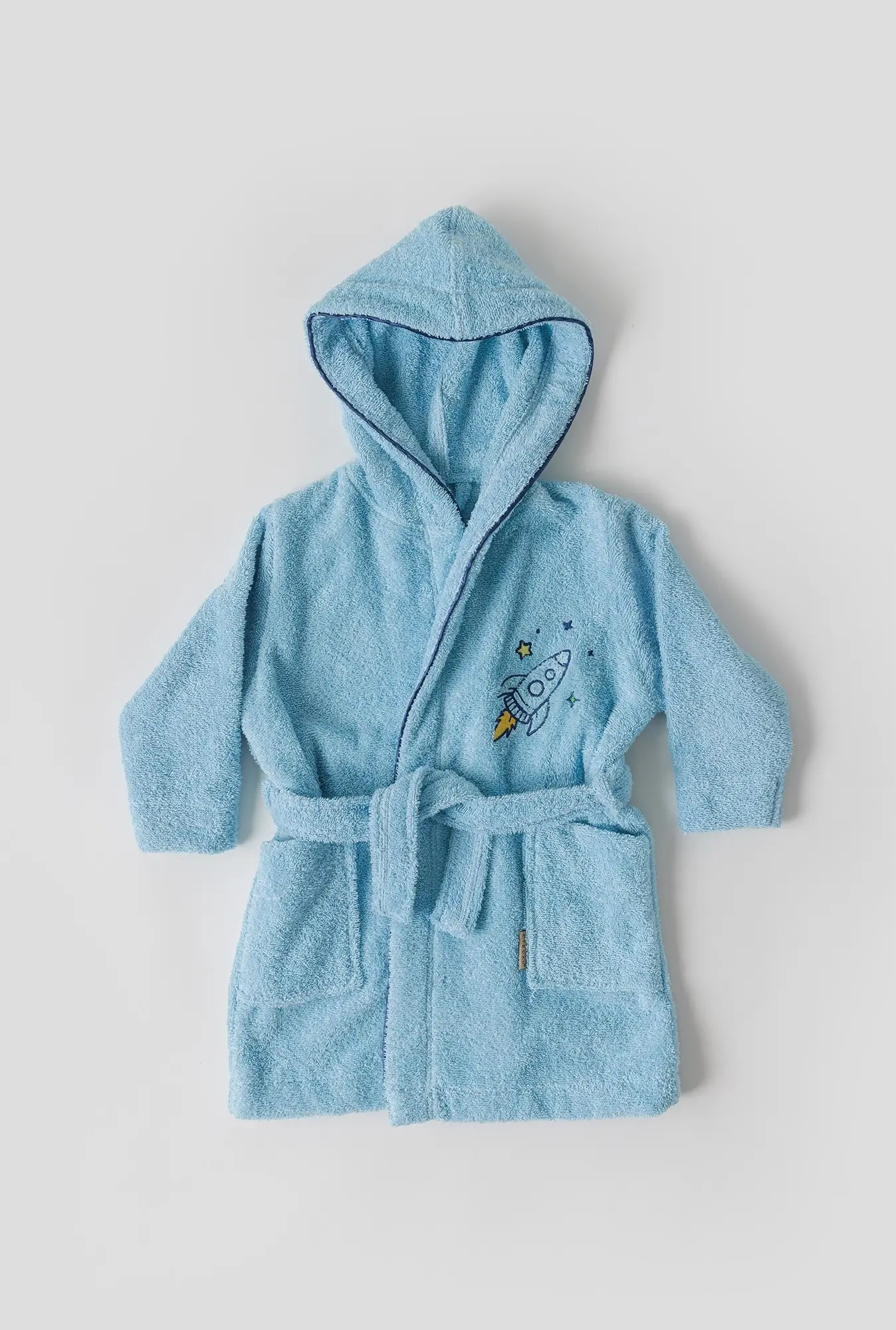 Stefan Bademantil sa vezom-svemir, Svetloplavi