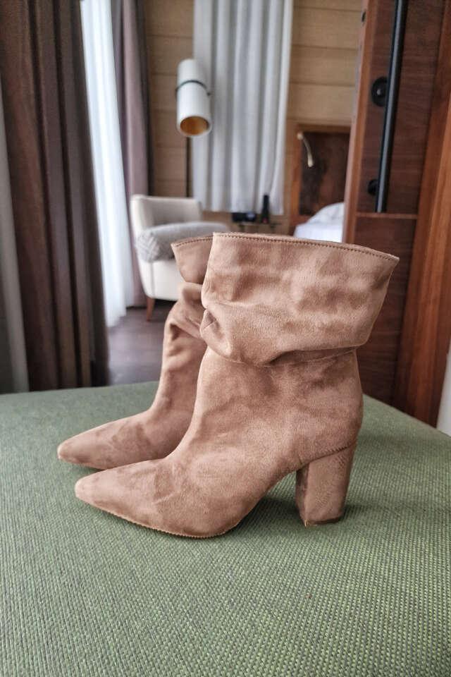 Ženske čizme na štiklu, Bež