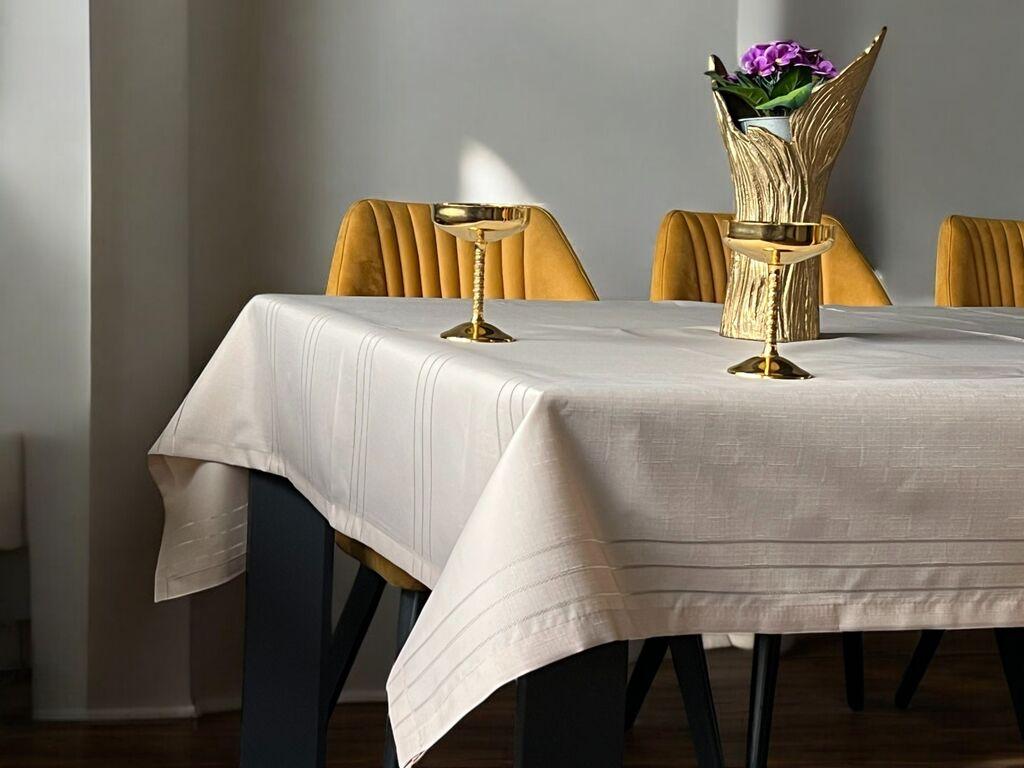 Viktorija Stolnjak Kolber, 160x220 cm, Krem