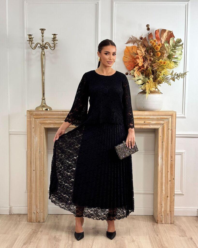 Squareonline Ženska haljina plisirana prekrivena čipkom, Crna