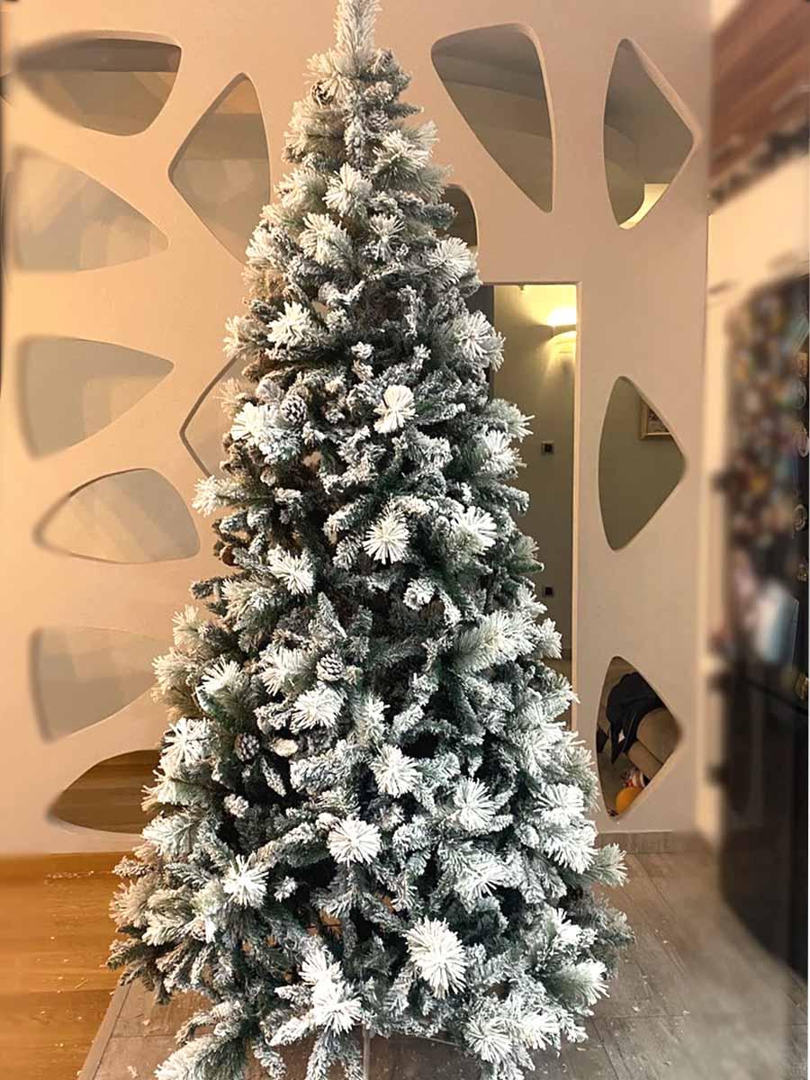 MAISON ADORABLE Novogodišnja jelka SNOWY IMPERIAL PINE 210 cm, Zeleno- bela