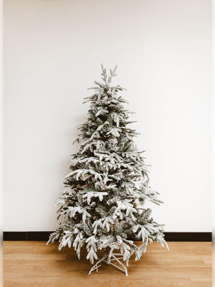 MAISON ADORABLE Novogodišnja jelka SNOWY PREMIUM SILVER FIR 210 cm, Zeleno- bela