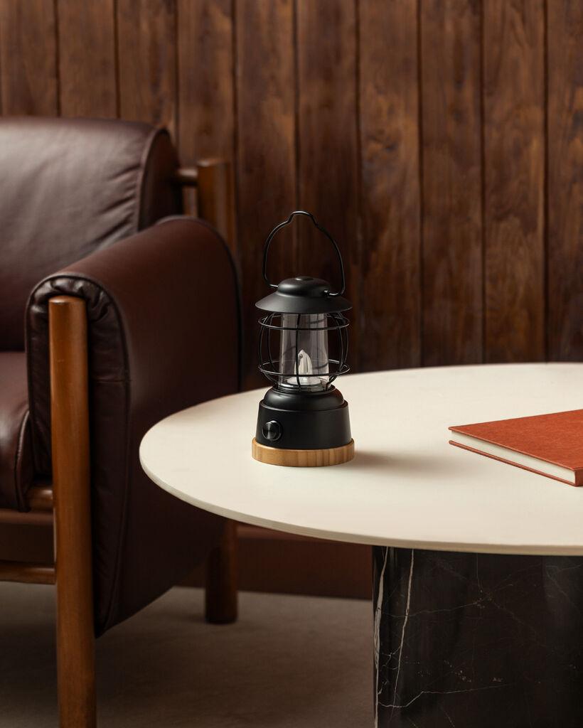 Madame Coco Lampa na dodir Klina, Crna