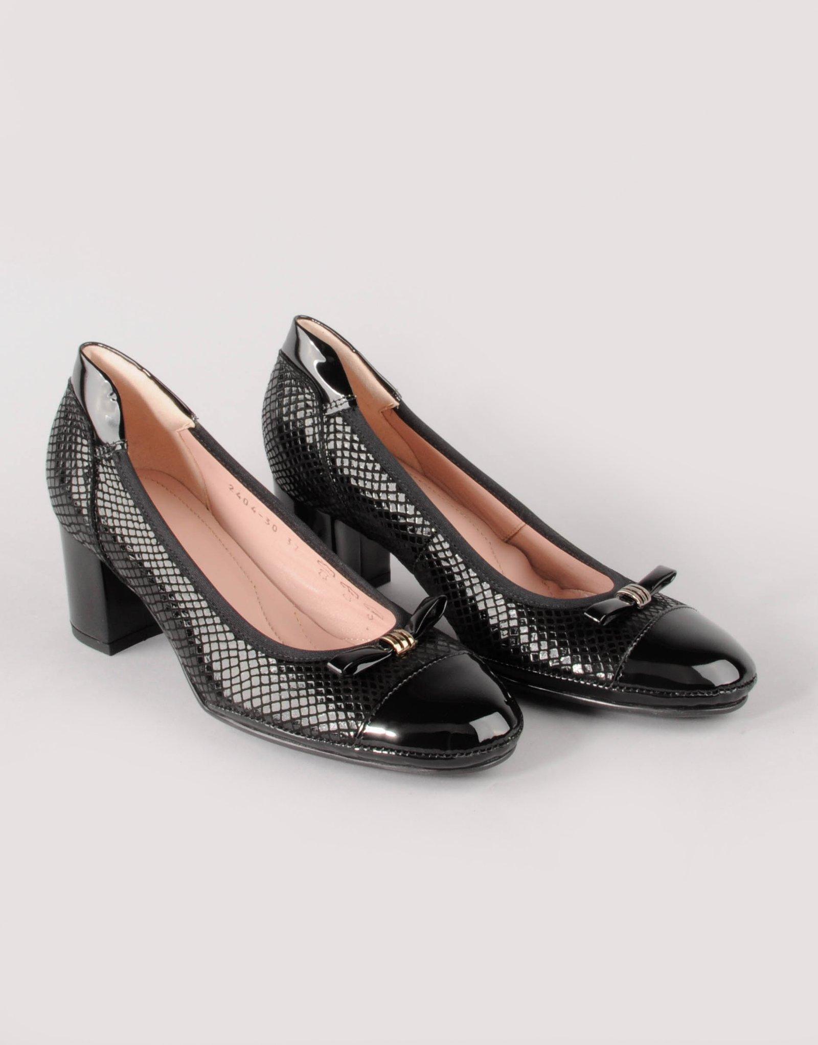 Paar Ženske kožne cipele sa petom 2404-30, Crne