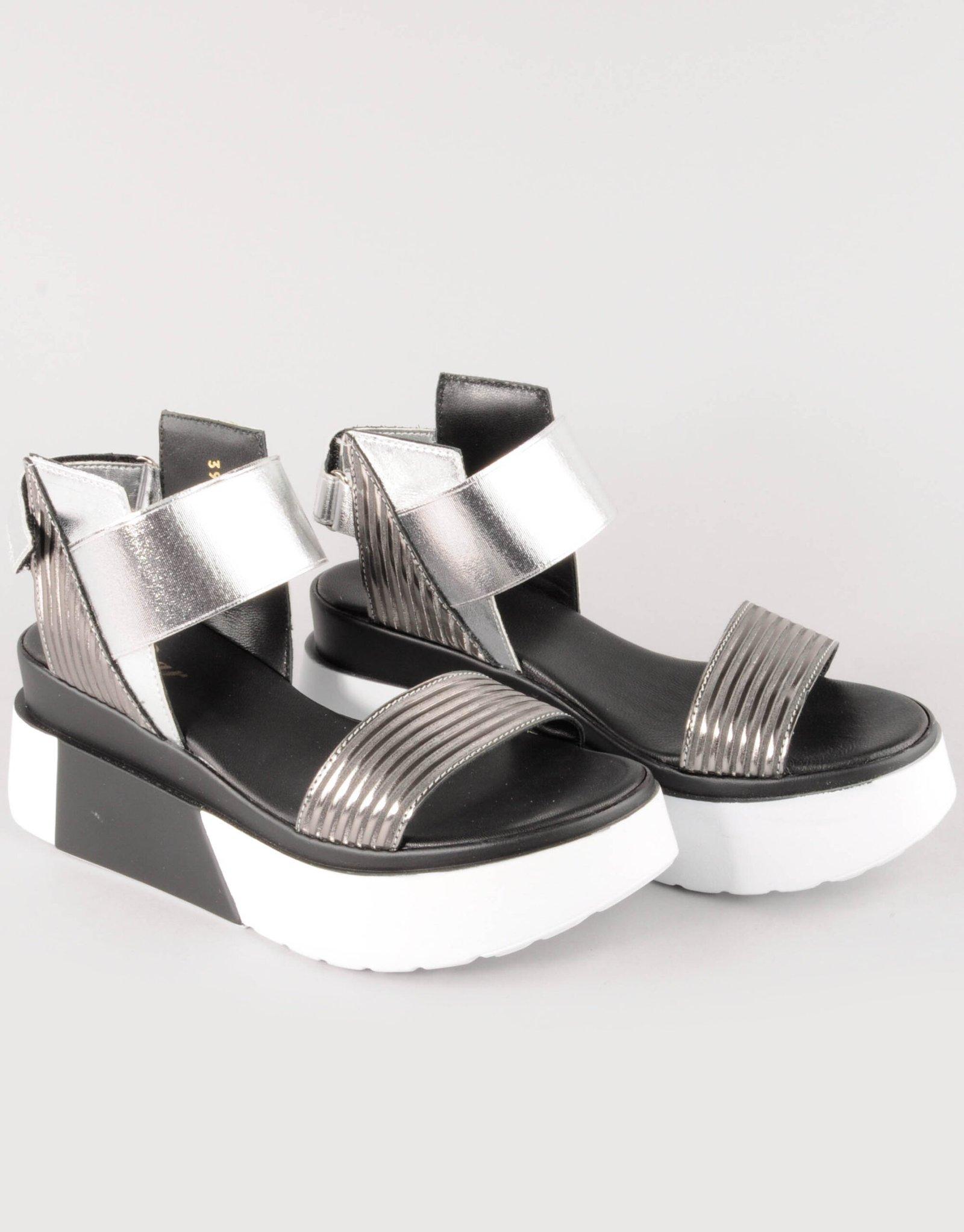 Paar Ženske kožne sandale 39801-96, Srebrne boje