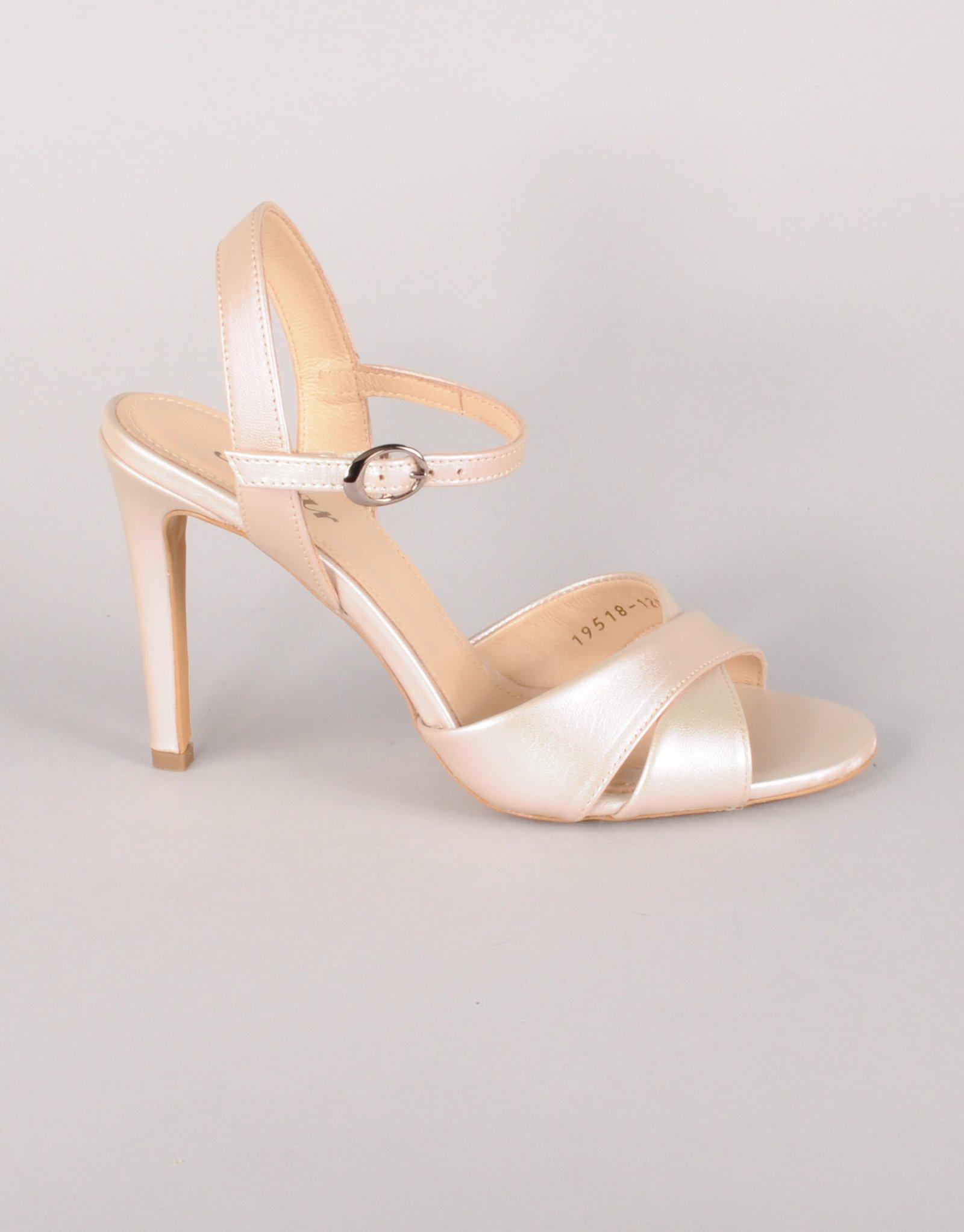 Paar Ženske kožne sandale na štiklu, Šampanjac