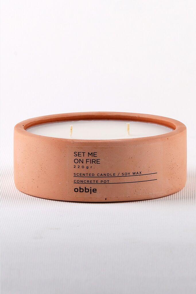 Aberto Design Betonska sveća Set Me On Fire Flat, Miris jabuka-cimet, 12 cm, Parafin i soja, Roze