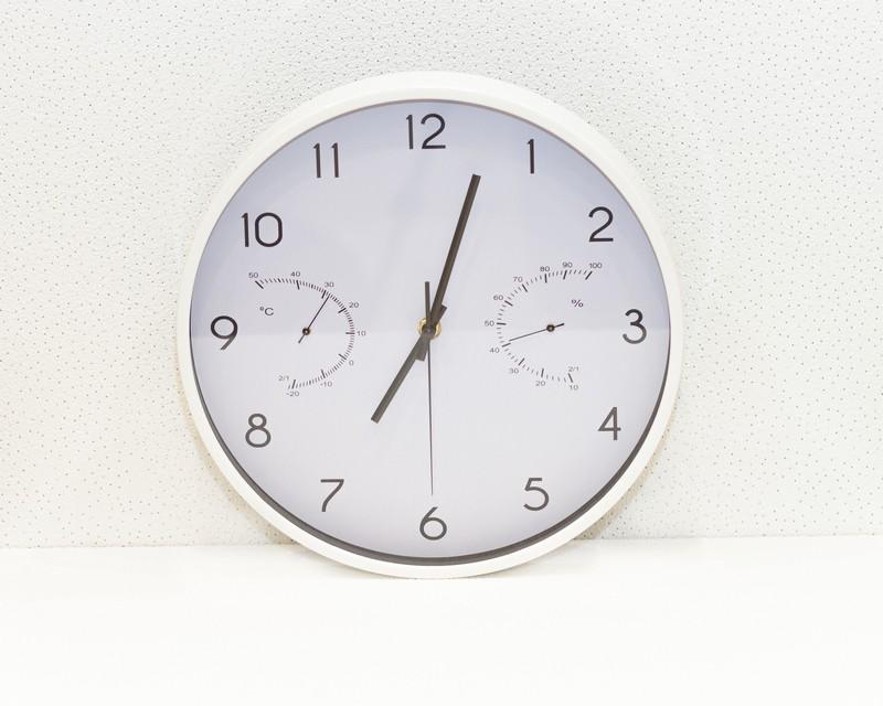 Zidni sat 1625-2, Beli
