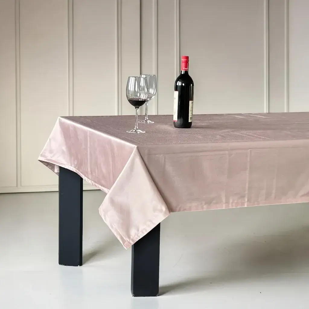 Viktorija Stolnjak Damast Glat, 150x220cm, Roze