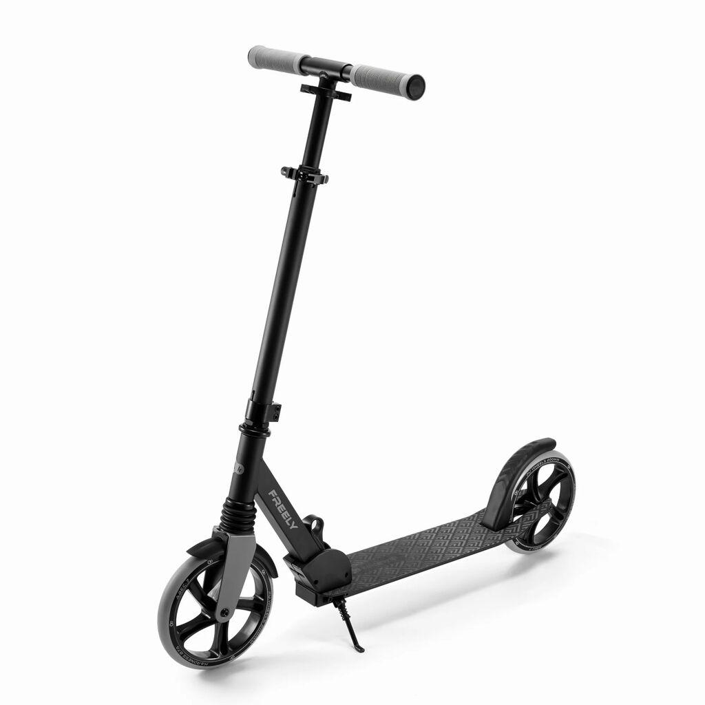 Kinderkraft Trotinet za decu Freely, Crni