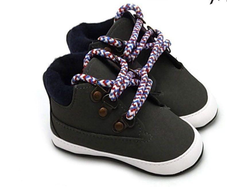 Čizmice za bebe, Crne