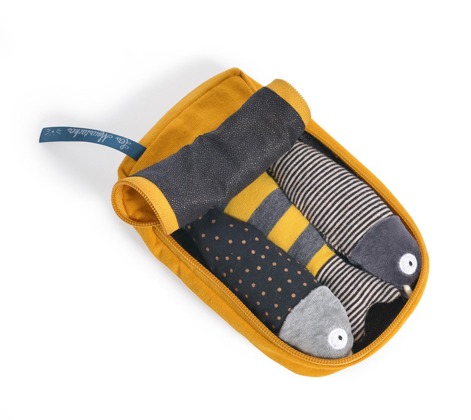 MOULIN ROTY Plišana igračka sa aktivnostima Sardine u konzervi