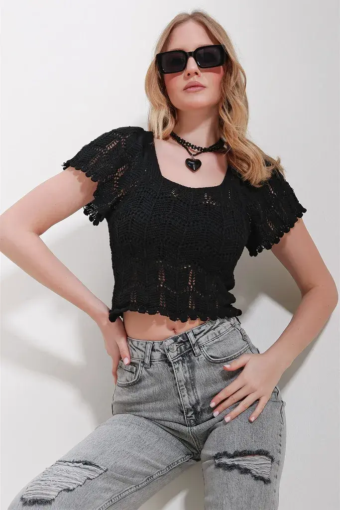 Trend Alacati Stili Ženska bluza kratkih rukava ALC-X11555, Brod izrez, Crna