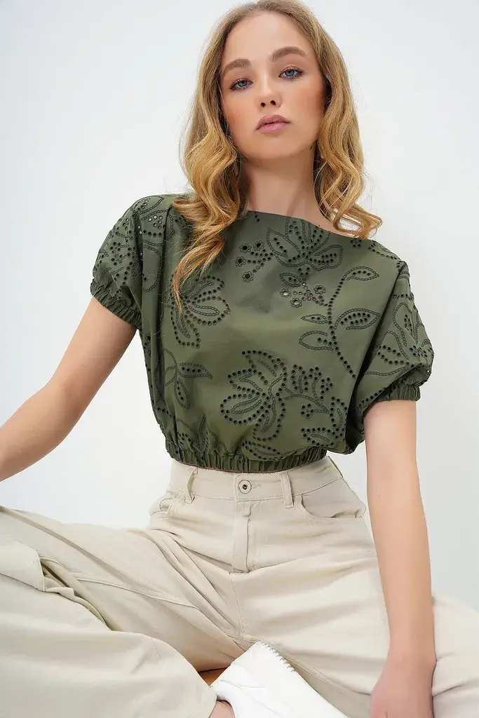 Trend Alacati Stili Ženska bluza kratkih rukava Alc-X13769, Brod izrez, Maslinasta
