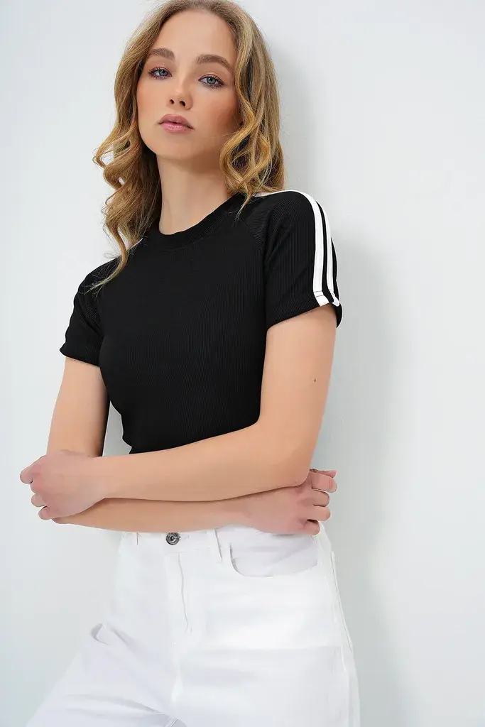 Trend Alacati Stili Ženska bluza kratkih rukava Alc-X13730, Okrugli izrez, Crna