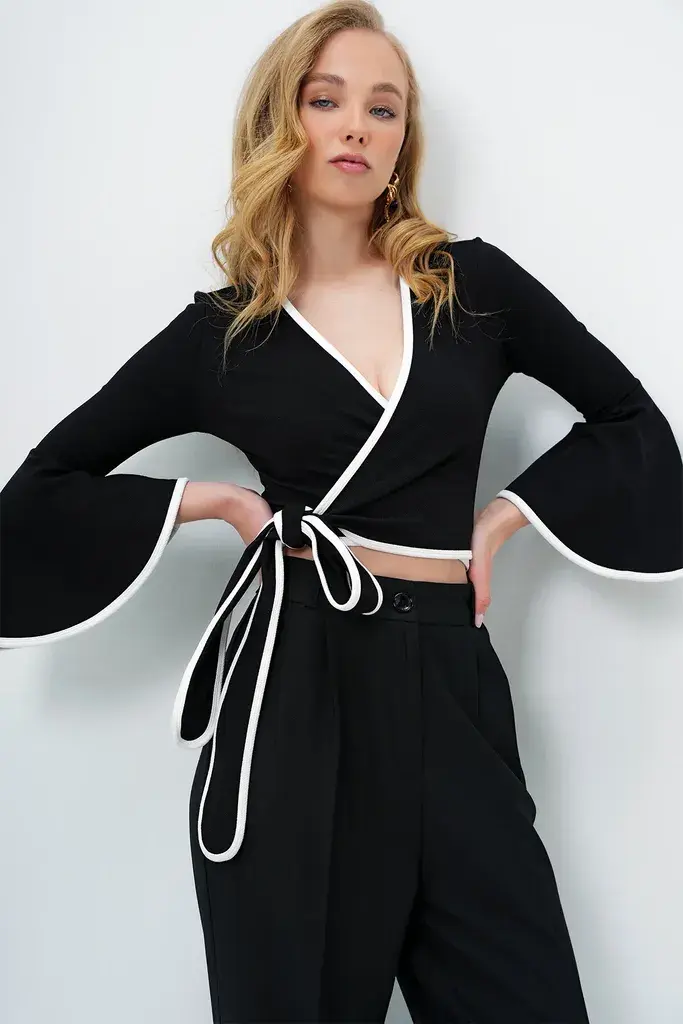 Trend Alacati Stili Ženska bluza 3/4 rukava Alc-X13893, V-izrez, Crna