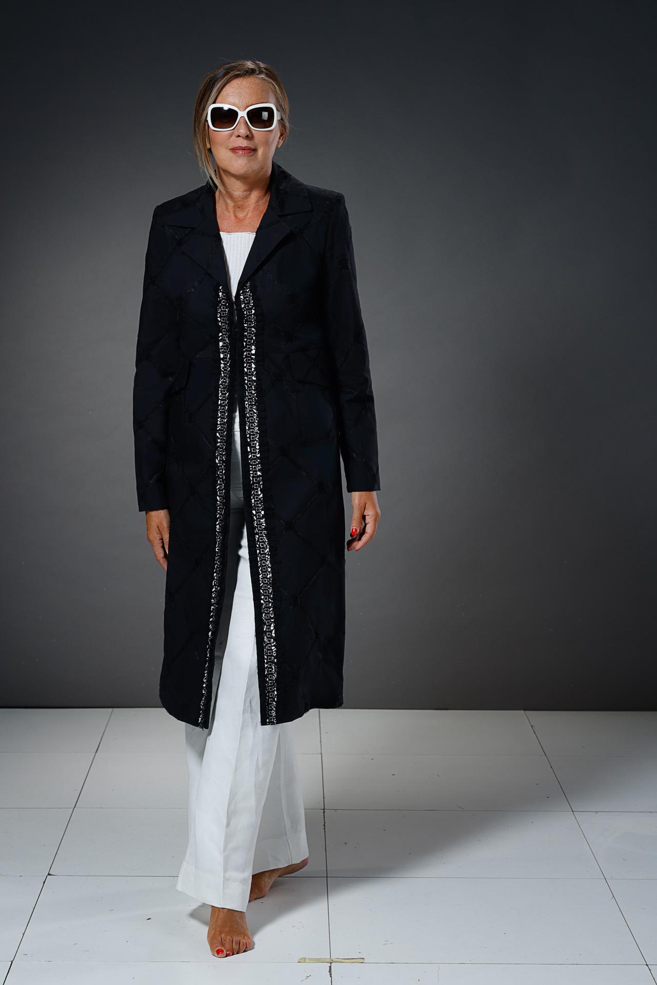 BOUCLÉ MODA Ženski mantil Linija, Crni