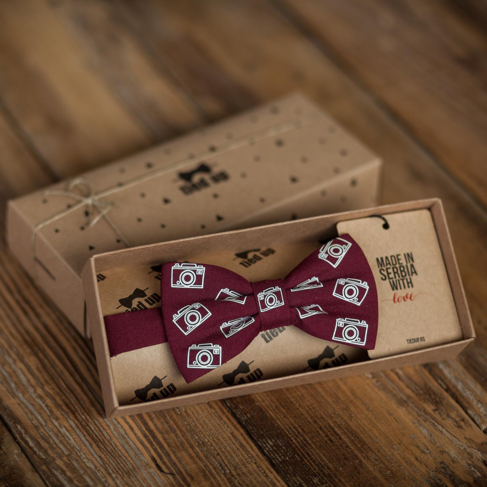 TIED UP Leptir mašna foto aparati bordo