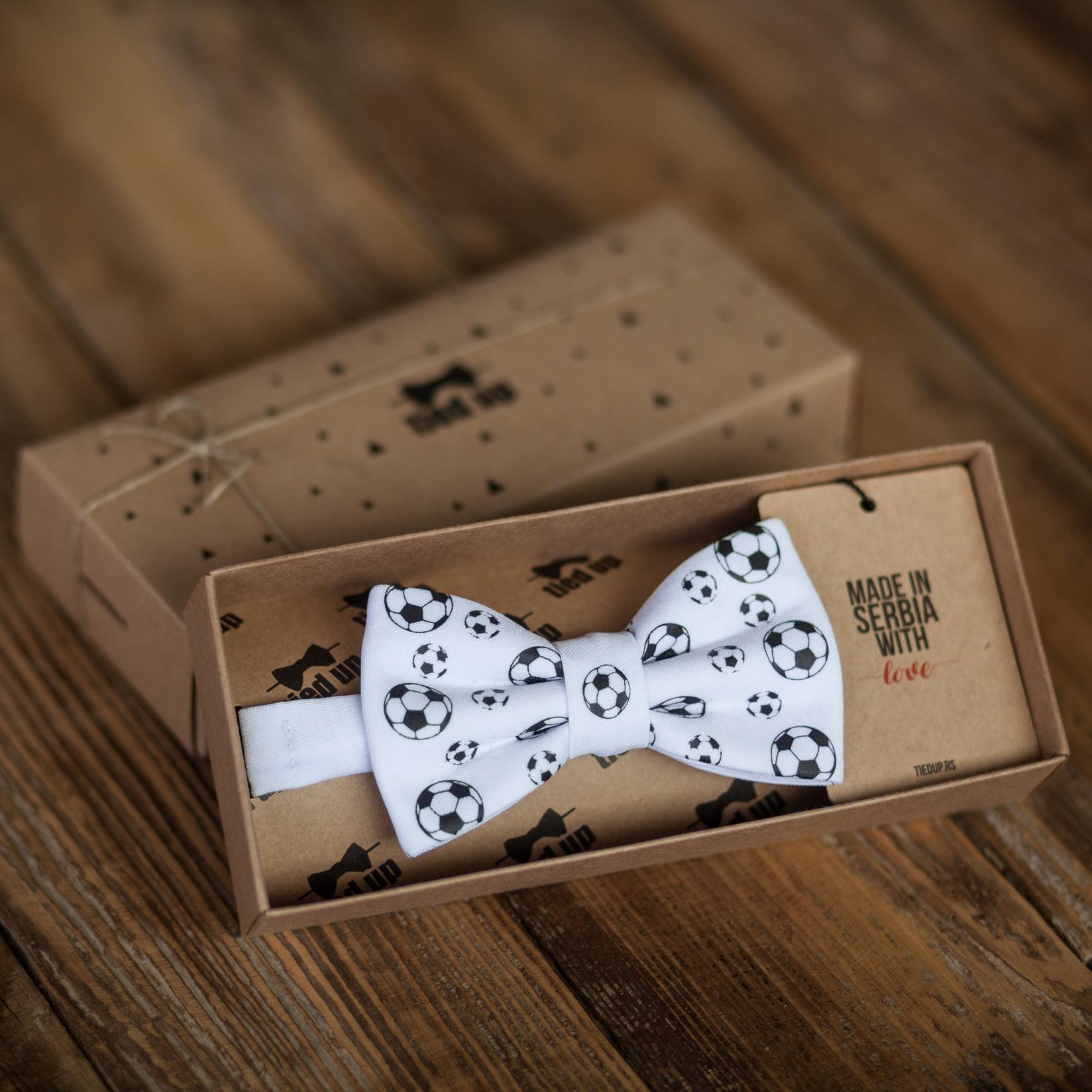 TIED UP Leptir mašna fudbalske lopte bela