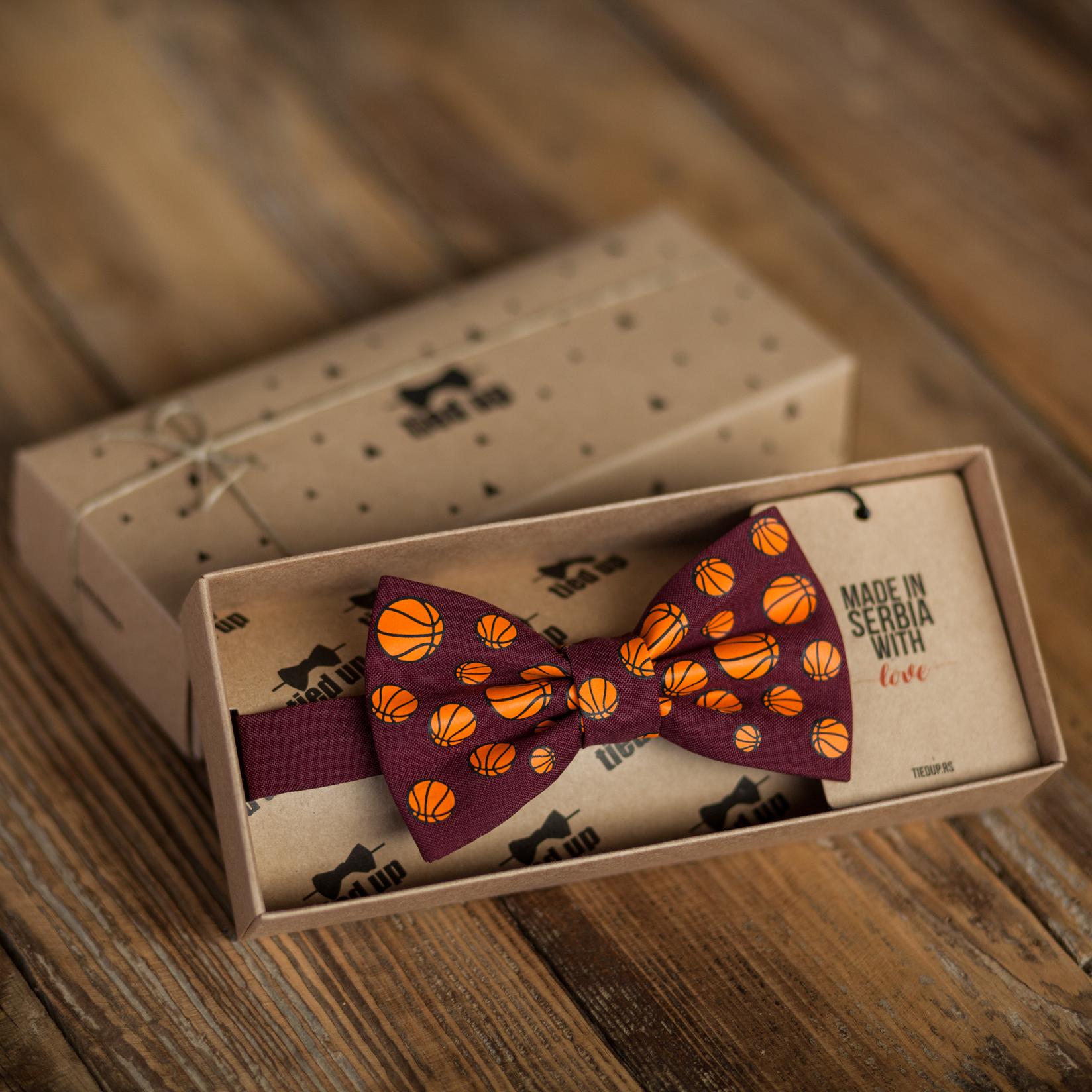 TIED UP Leptir mašna košarkaške lopte bordo