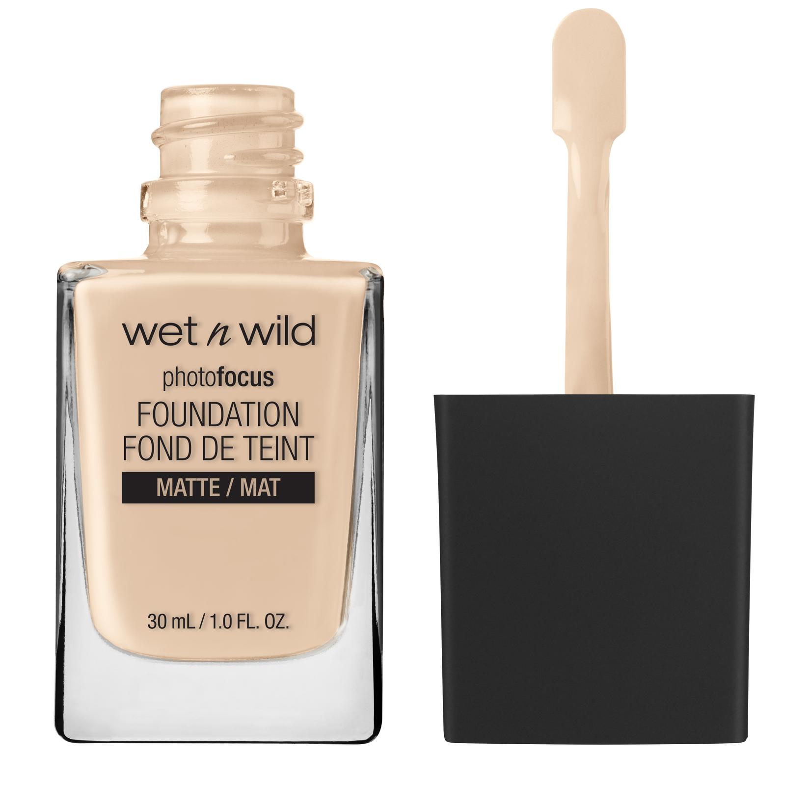 wet n wild photofocus Matte Tečni puder, E362C Soft ivory, 30 ml