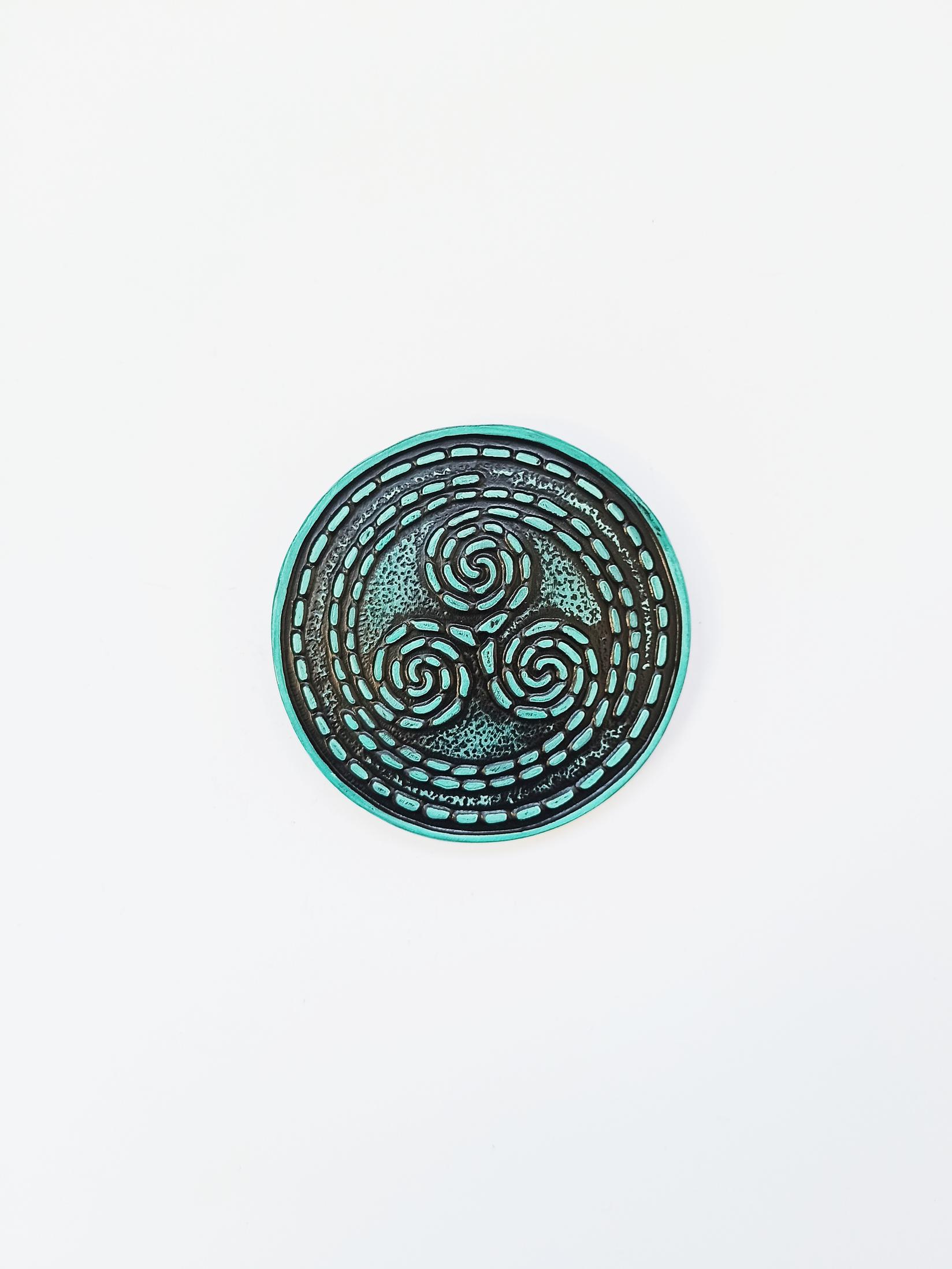 ROD Magnet Triskel, Boja patine