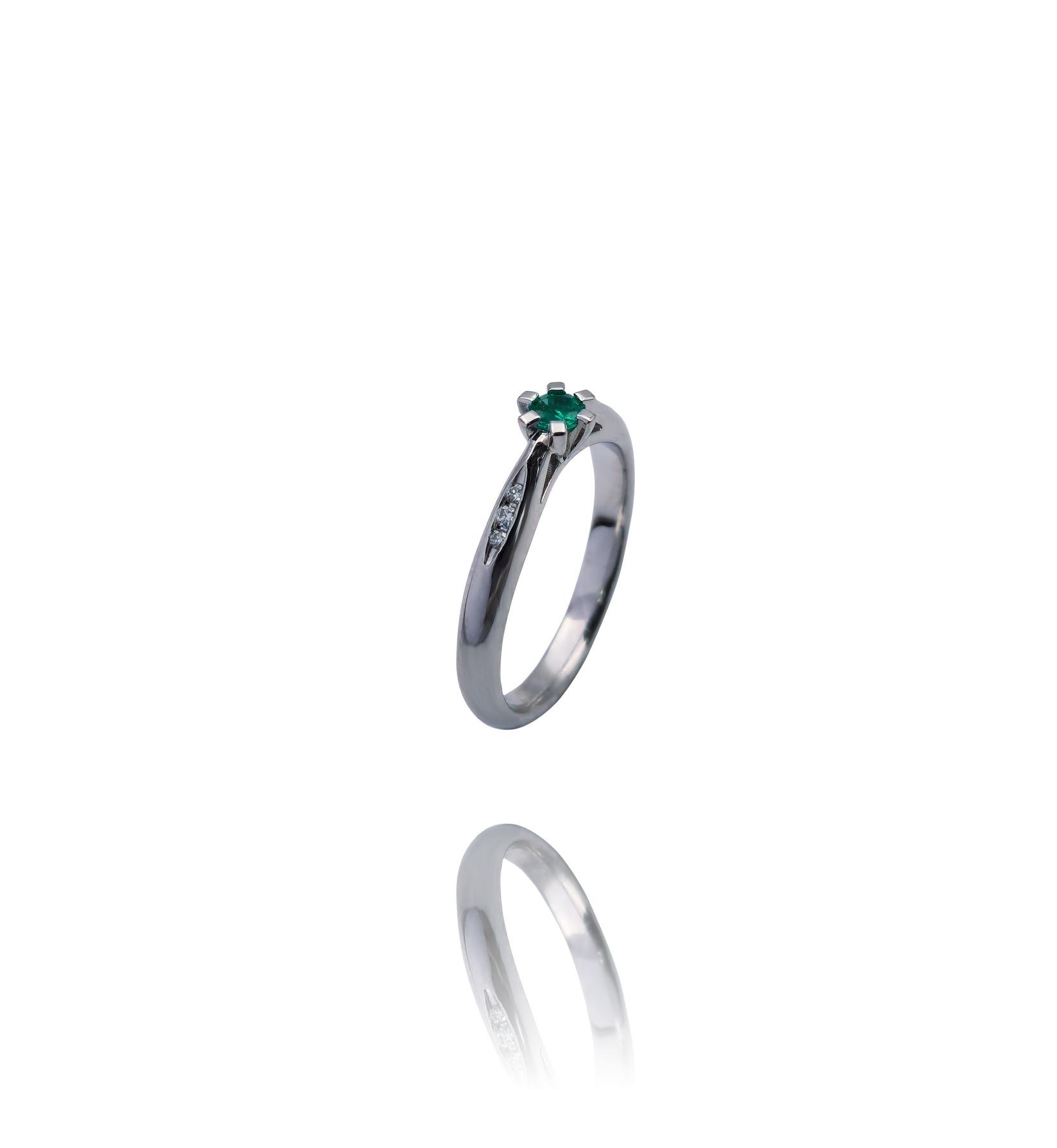 Selected image for Ženski prsten od Belog zlata sa Brilijantima i Smaragdom, 585, 19mm