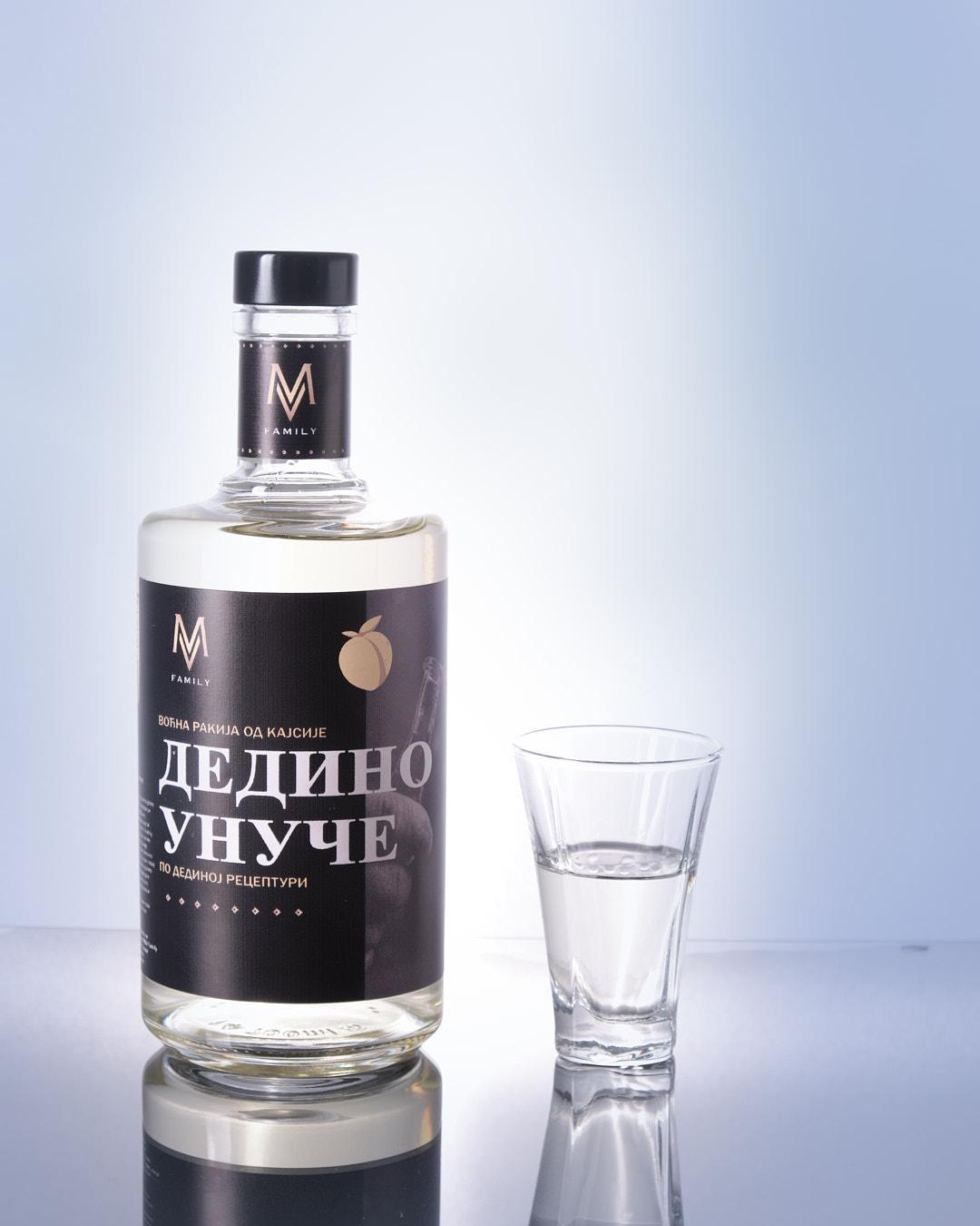 Dedino Unuče Voćna rakija od kajsije, 0.7l