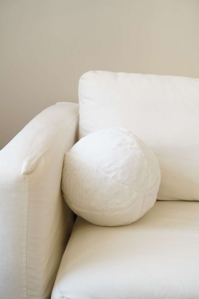 Aberto Design Ukrasni jastuk Pelus Top, 25x25x25 cm, Beli